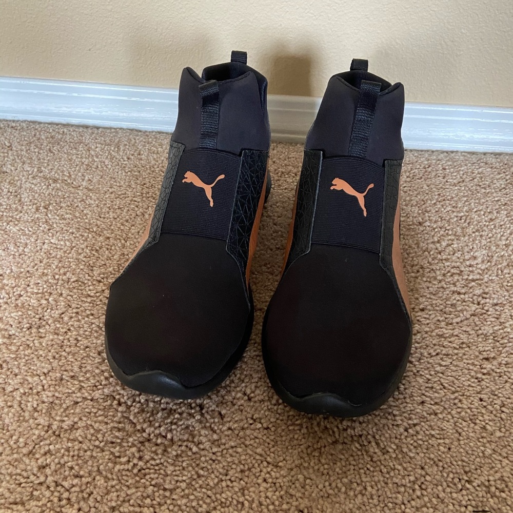 Black puma with Accents